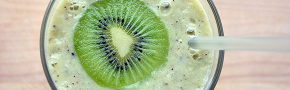 #SmoothieNumbers 15: Rhubarb and Kiwi with Coconut Water