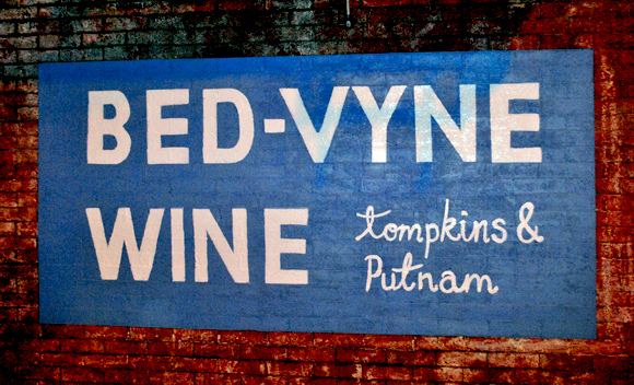 Bed-Vyne Wine Shop Signage