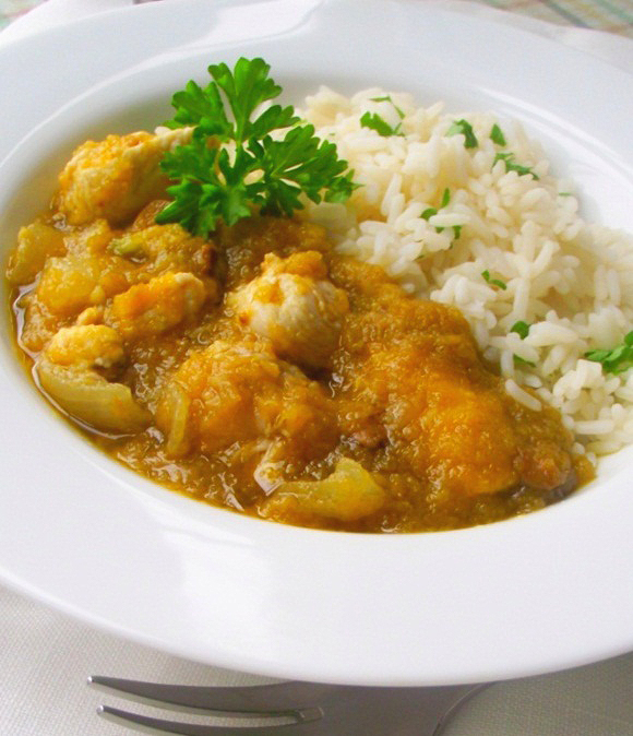 Nigerian popular Green Pepper stew with chicken breast served with steamed rice. Also known as Designer Stew.