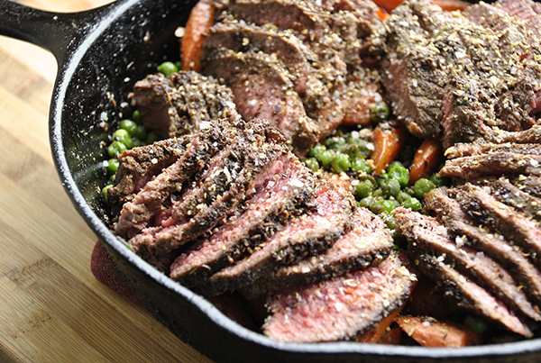 Cumin Top Sirloin Steak With Peas and Carrots